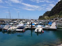 Plavby a výlety lodí na Madeiře Přístav Calheta na Madeiře