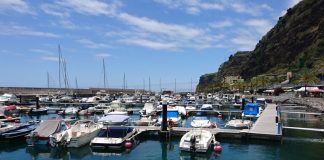 Plavby a výlety lodí na Madeiře Přístav Calheta na Madeiře