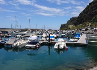 Plavby a výlety lodí na Madeiře Přístav Calheta na Madeiře