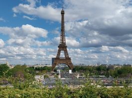 Eiffelova věž (La Tour Eiffel) Eiffelova věž (La Tour Eiffel)