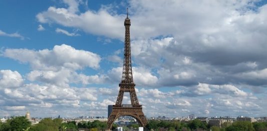 Eiffelova věž (La Tour Eiffel) Eiffelova věž (La Tour Eiffel)