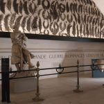 Památník první světové války v horním patře Vítězného oblouku