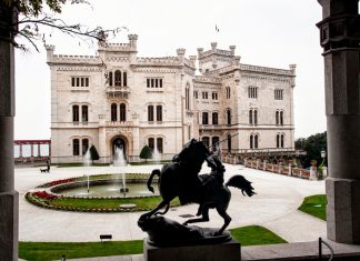 Zámek Miramare u Terstu